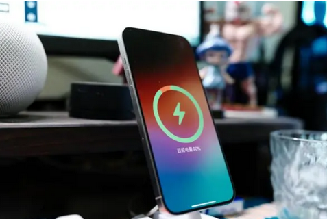 藁城苹果15换屏服务分享用什么充电器给iPhone15充电更好 